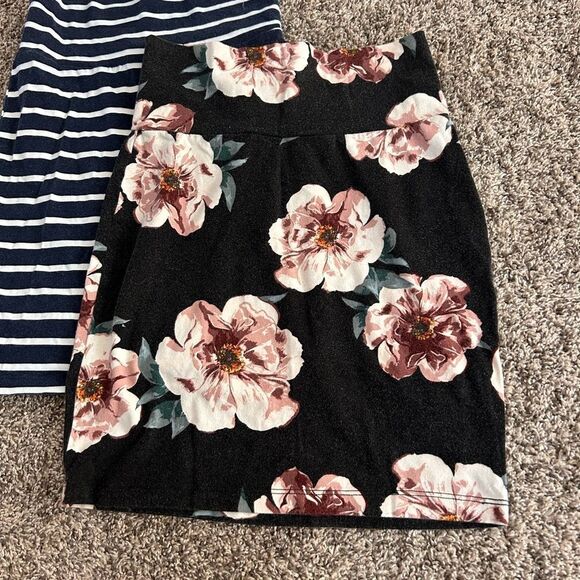 3 Skirts - Picture 4 of 6